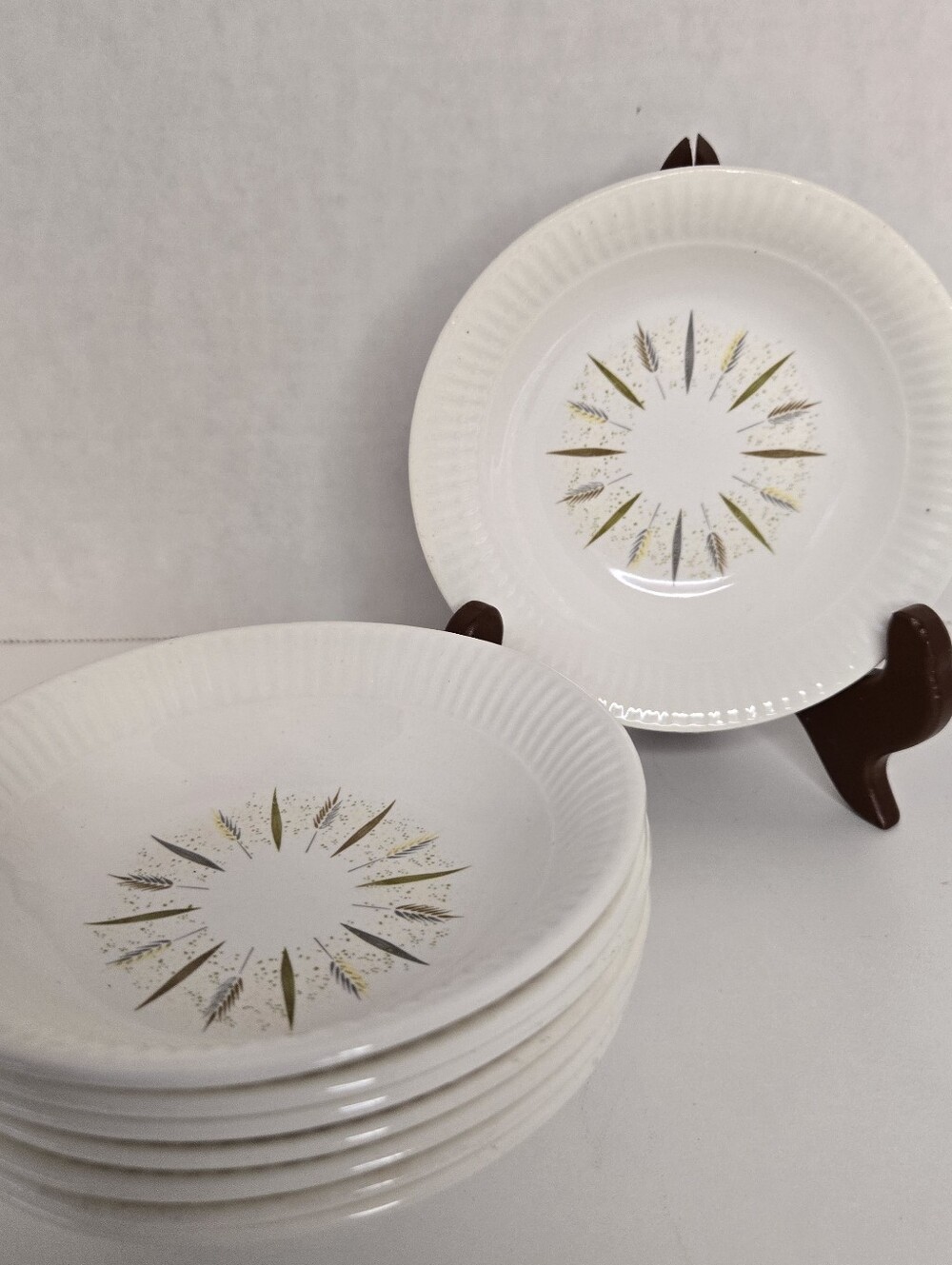 Vintage Mount Clemons Pottery Wheat Pattern 5" Berry Bowl Set Of 8 Made In USA